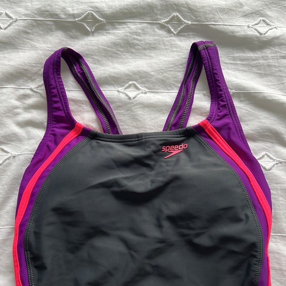 LIKE NEW WOMENS SPEEDO - Picture 2 of 6